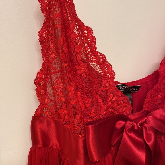 Victoria's Secret - Picture 5 of 9